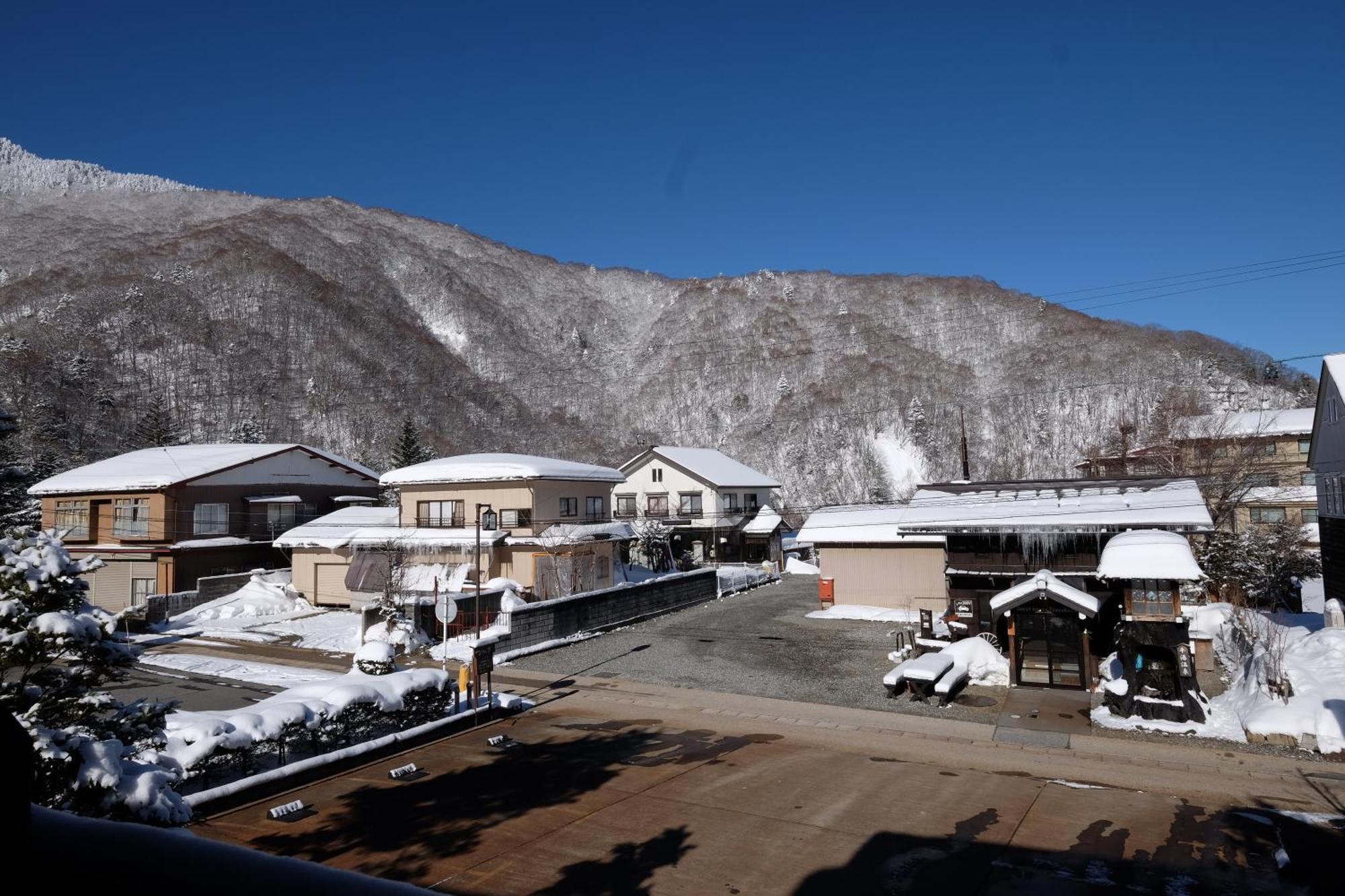 Tsuyukusa Такаяма Стая снимка
